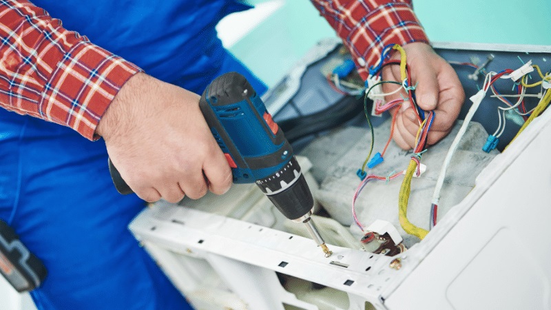 Bayraklı Franke Franke çamaşır makinesi kart tamiri – Su almama arızası orijinal parça ile giderildi. - Teknik servis örneği